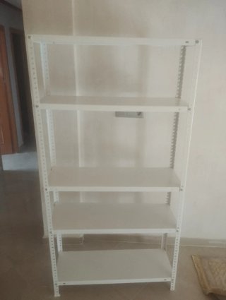Estantería metálica blanca
