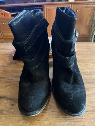 Botines ZARA negros tacón hebillas