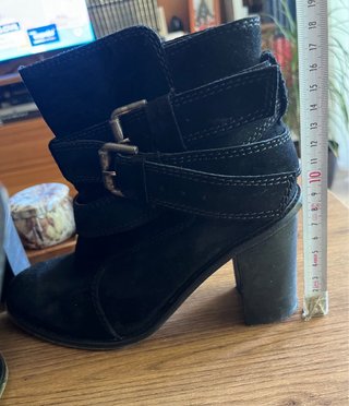 Botines ZARA negros tacón hebillas