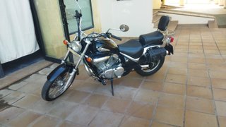 Suzuki 250 C.C. Negra Estilo Cruiser