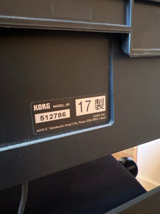 Piano Korg B1 con banquillo, mueble, 3 pedales
