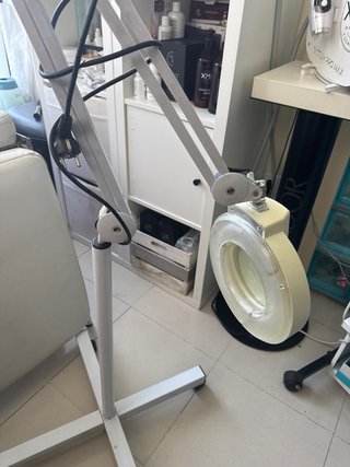 Lámpara de cabina con lupa