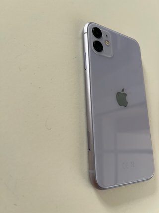 iPhone 11 64GB Morado y 2 fundas