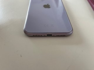 iPhone 11 64GB Morado y 2 fundas