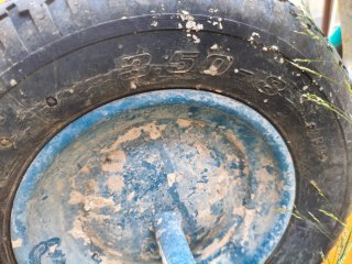 Rueda 3.50 pinchada