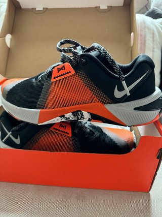 Nike Metcon 10 Negro Naranja