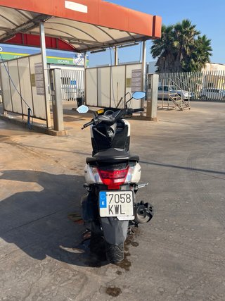Yamaha N-MAX 125 Scooter