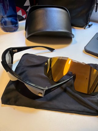 Gafas de Sol Versace Negras y Doradas