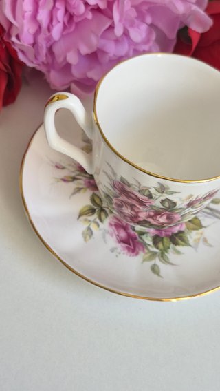 Taza y platillo porcelana inglesa floral