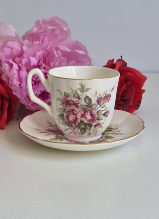 Taza y platillo porcelana inglesa floral