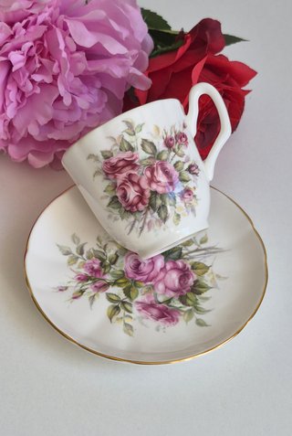 Taza y platillo porcelana inglesa floral