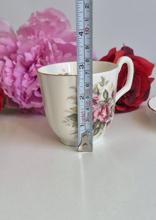 Taza y platillo porcelana inglesa floral