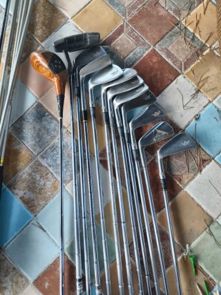 Palos de Golf Wilson y Bronko