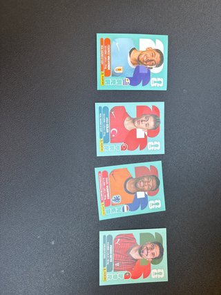 Cromos Panini: Valverde, Guler, Dumfries, Neto