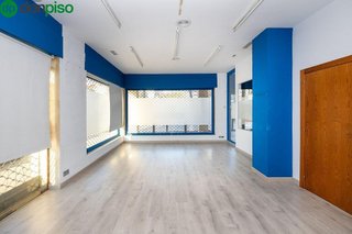Local comercial en venta en Cervantes en Granada