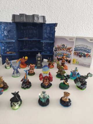 Lote Skylanders Portal + Figuras más 2 juegos