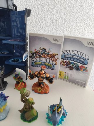 Lote Skylanders Portal + Figuras más 2 juegos