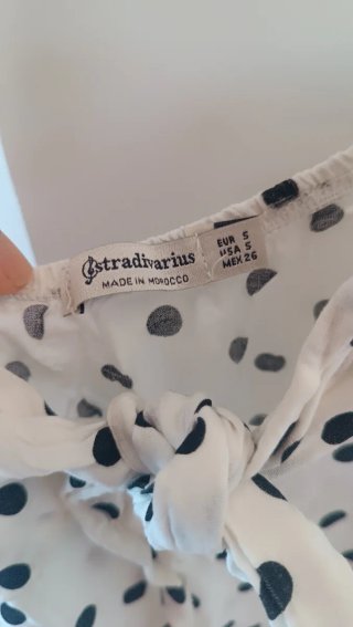 Top Stradivarius lunares talla S