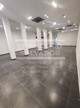Local comercial en alquiler en Centro en Lucena