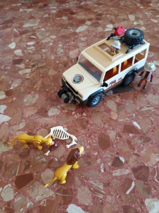 Coche Safari Playmobil con figuras y animales