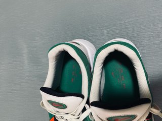 Zapatillas Nike casual verdes y blancas