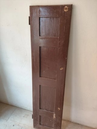 Contraventano antiguo de madera