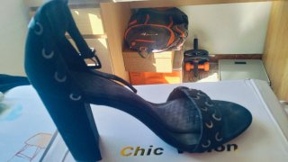 Zapatos de tacón negros con cordones
