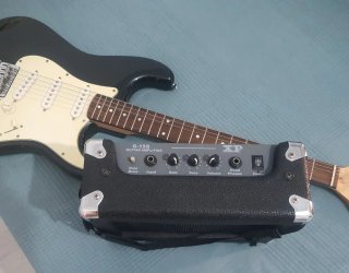Guitarra Eléctrica Squier Strat by Fender