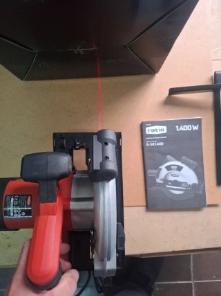 SIERRA CIRCULAR RATIO R SR 1400W CON GUÍA LÁSER