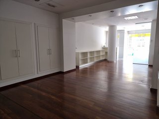 Local comercial en alquiler en Ensanche - Sar en Santiago de Compostela