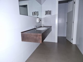 Local comercial en alquiler en Ensanche - Sar en Santiago de Compostela