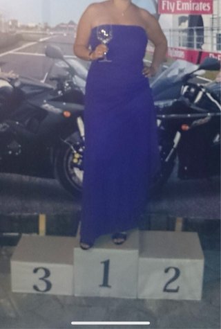 Vestido morado palabra de honor