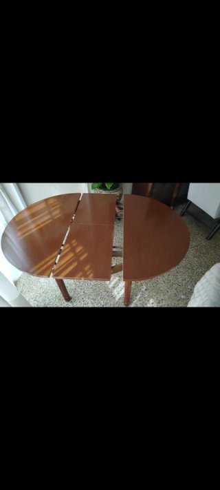 Mesa redonda de madera