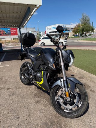 Zontes Z2 125cc Naked Negra y Amarilla