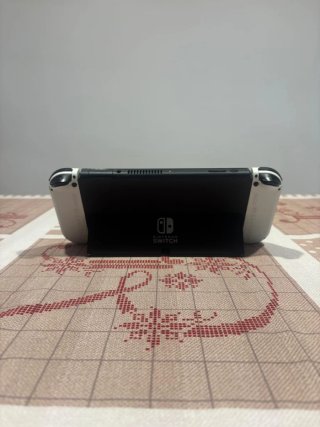 Nintendo Switch OLED Blanca + Caja + Funda