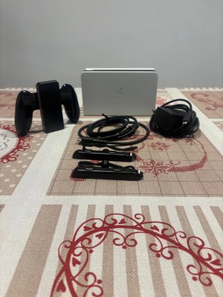 Nintendo Switch OLED Blanca + Caja + Funda