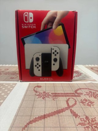 Nintendo Switch OLED Blanca + Caja + Funda