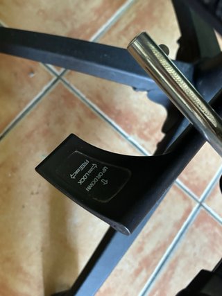 Silla de oficina ergonómica con reposapiés