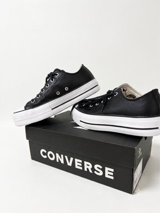 Converse plataforma negras bajas de cuero
