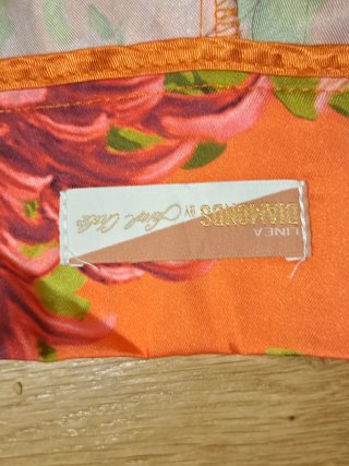 Pantalones anchos florales naranjas y rosas
