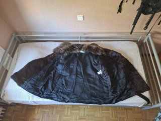 Chaquetón negro y marrón con pelo