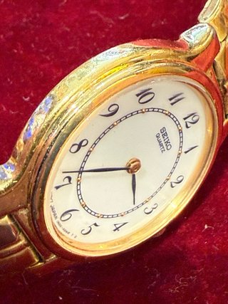 Reloj Seiko Mujer Cuarzo Dorado