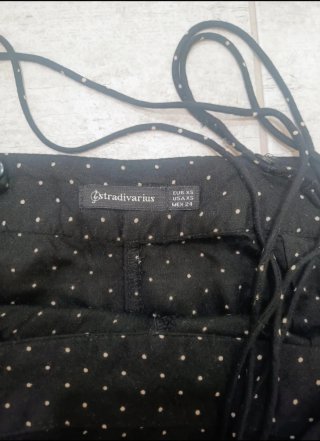 Mono corto negro lunares blancos