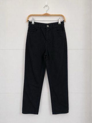 Pantalón vaquero negro tiro alto