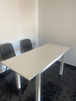Mesa de comedor extensible blanca