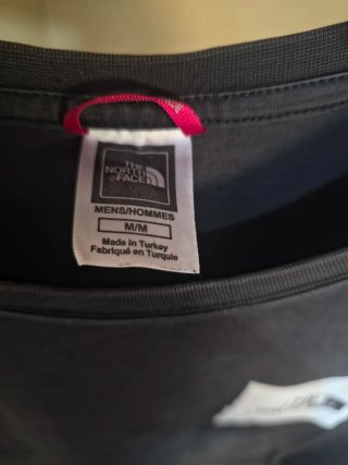 T-shirt The North Face nera 100% cotone