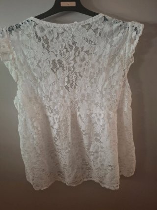 Top blanco encaje volantes.
