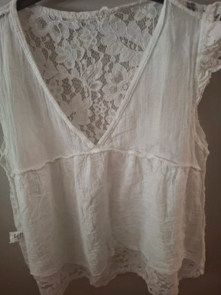 Top blanco encaje volantes.