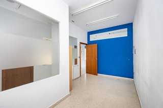 Local comercial en venta en Cervantes en Granada
