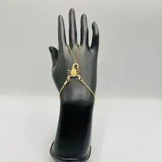 Pulsera manita escorpión dorado